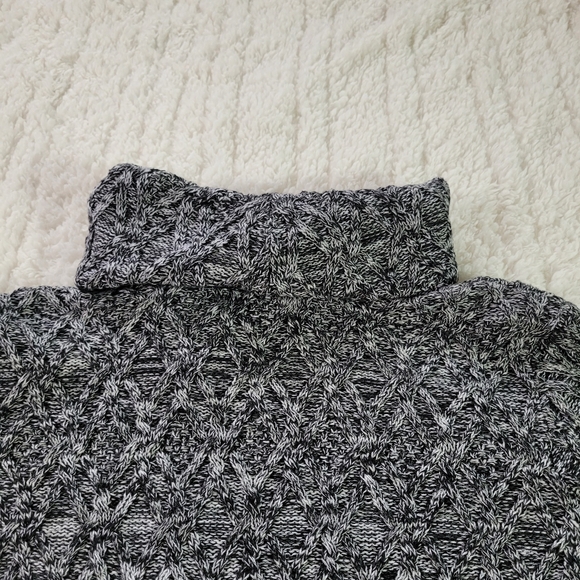 Eight Eight Eight Women’s Cowl Neck Sweater Sz M Blk/White Long Tunic Cable Knit - Picture 15 of 16